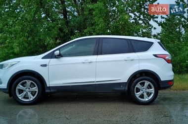 Внедорожник / Кроссовер Ford Kuga 2017 в Каменец-Подольском