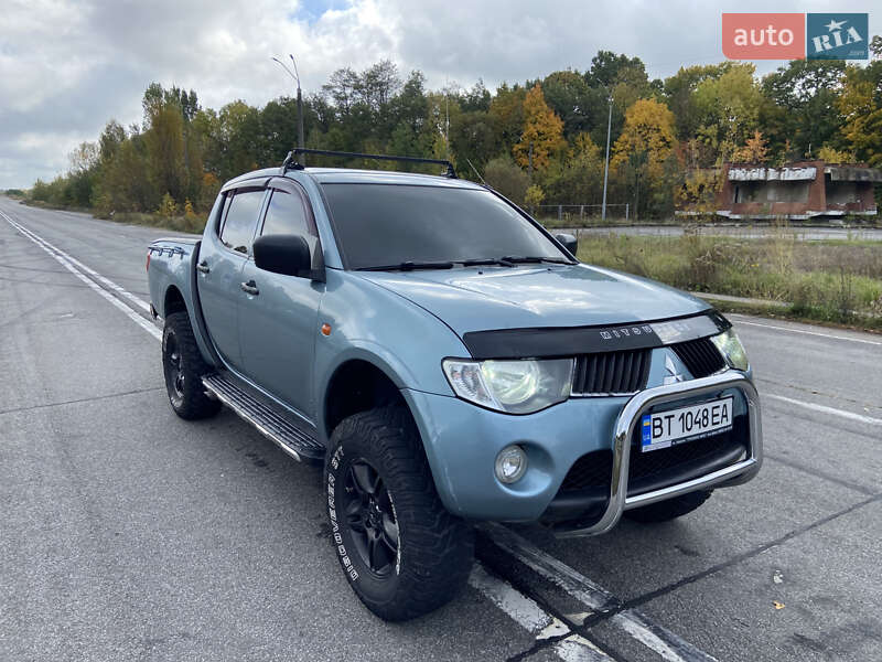 Пикап Mitsubishi L 200 2007 в Житомире Пикап Mitsubishi L 200 2007 в Житомире