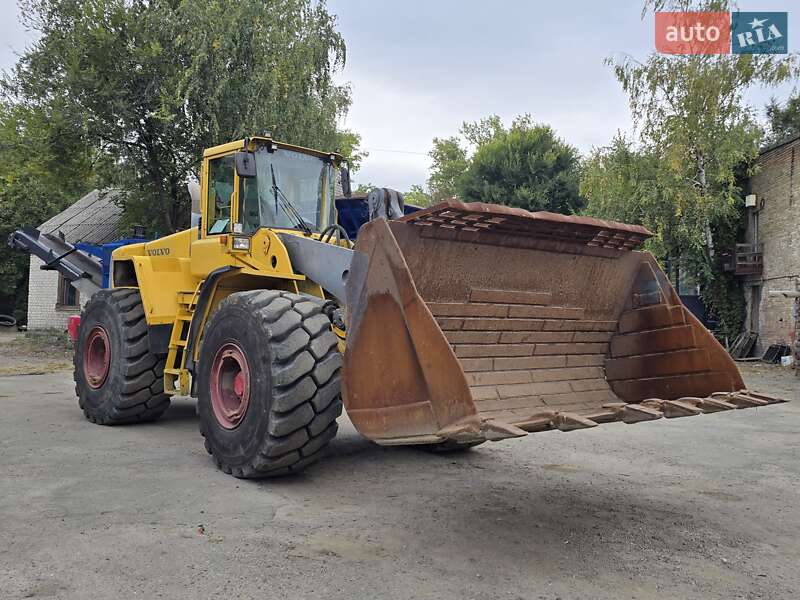 Фронтальный погрузчик Volvo L 220E 2005 в Киеве
