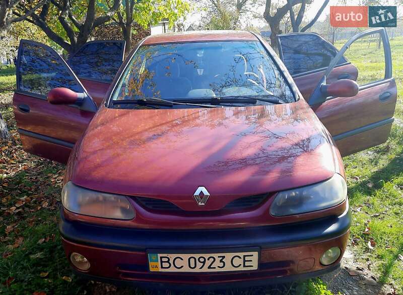 Лифтбек Renault Laguna 2001 в Трускавце Лифтбек Renault Laguna 2001 в Трускавце