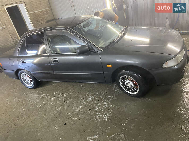 Седан Mitsubishi Lancer 1995 в Горохове