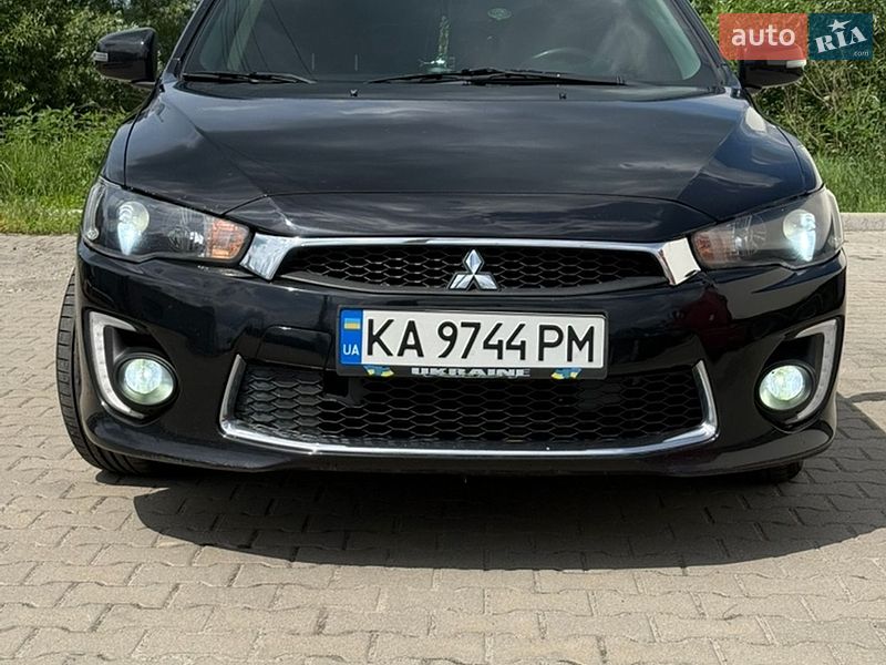 Седан Mitsubishi Lancer 2016 в Коцюбинском