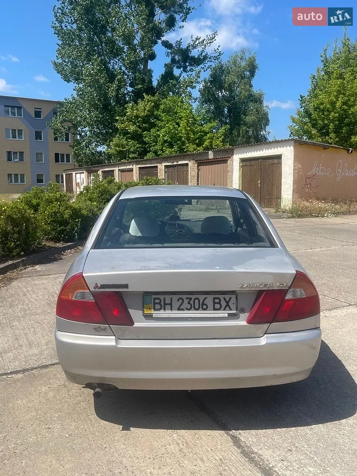 Mitsubishi Lancer 2000 photo 2