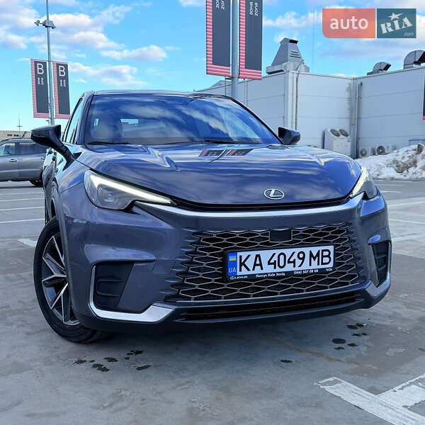 Внедорожник / Кроссовер Lexus LBX 2024 в Киеве