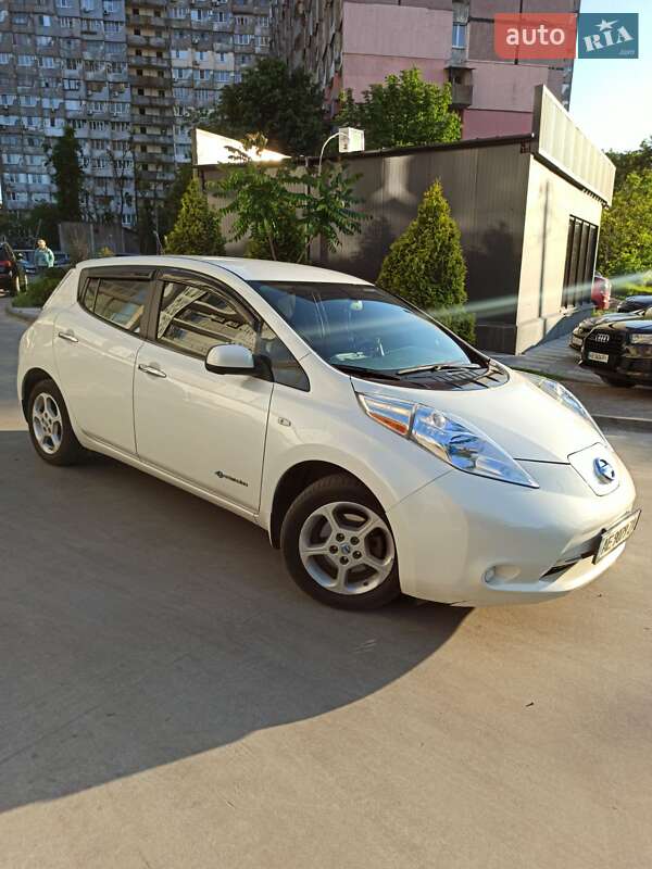 Хэтчбек Nissan Leaf 2013 в Днепре Хэтчбек Nissan Leaf 2013 в Днепре