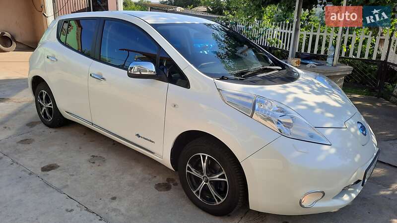 Хэтчбек Nissan Leaf 2014 в Каменец-Подольском