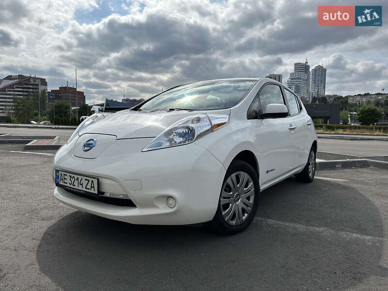 Хэтчбек Nissan Leaf 2013 в Днепре