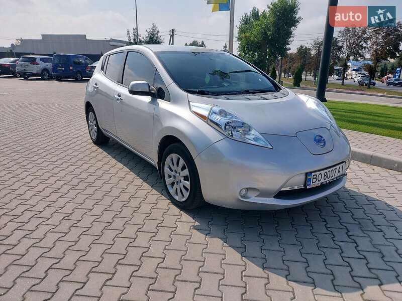 Хэтчбек Nissan Leaf 2015 в Тернополе