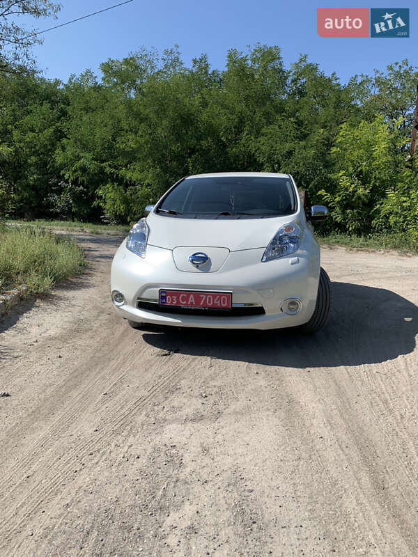 Хэтчбек Nissan Leaf 2014 в Днепре Хэтчбек Nissan Leaf 2014 в Днепре