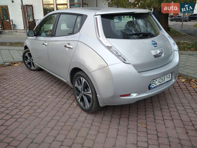 Хэтчбек Nissan Leaf 2013 в Львове