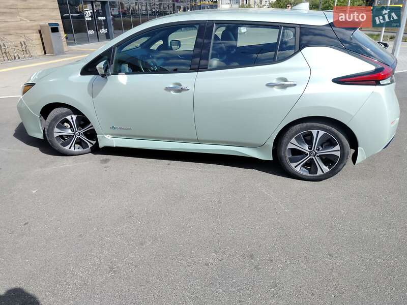 Хэтчбек Nissan Leaf 2018 в Киеве
