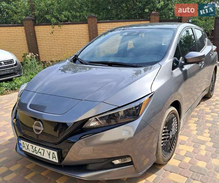 Хетчбек Nissan Leaf 2022 в Харкові Хетчбек Nissan Leaf 2022 в Харкові