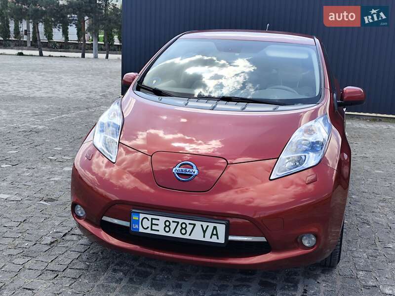 Хэтчбек Nissan Leaf 2012 в Кельменцах