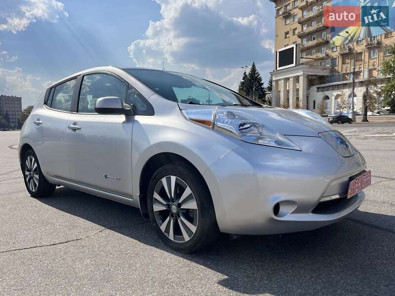 Хетчбек Nissan Leaf 2015 в Харкові Хетчбек Nissan Leaf 2015 в Харкові