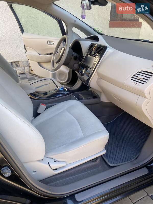 Хэтчбек Nissan Leaf 2012 в Стрые