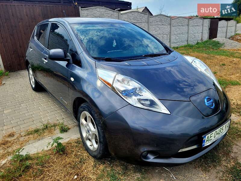 Хэтчбек Nissan Leaf 2013 в Днепре