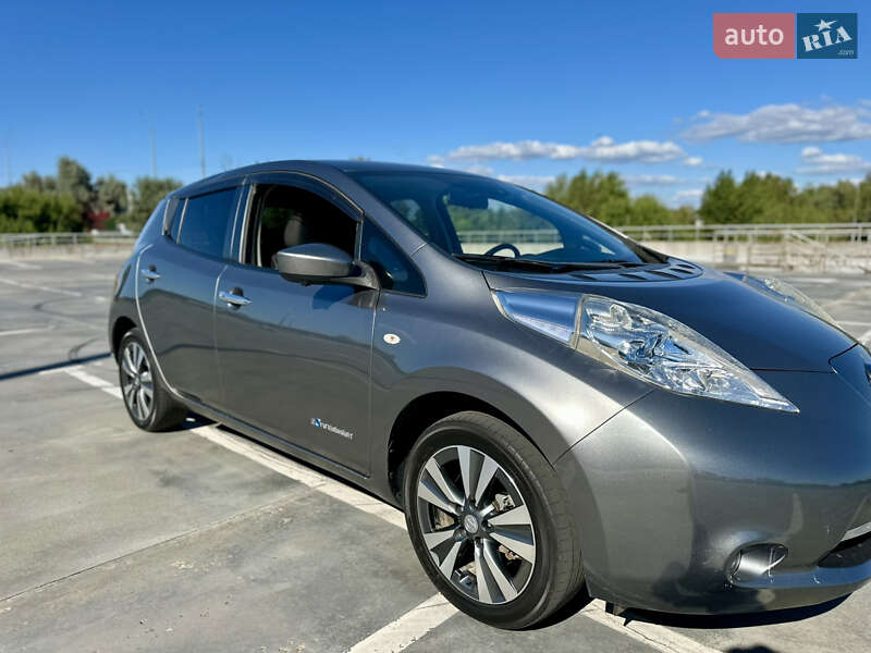 Хэтчбек Nissan Leaf 2017 в Киеве