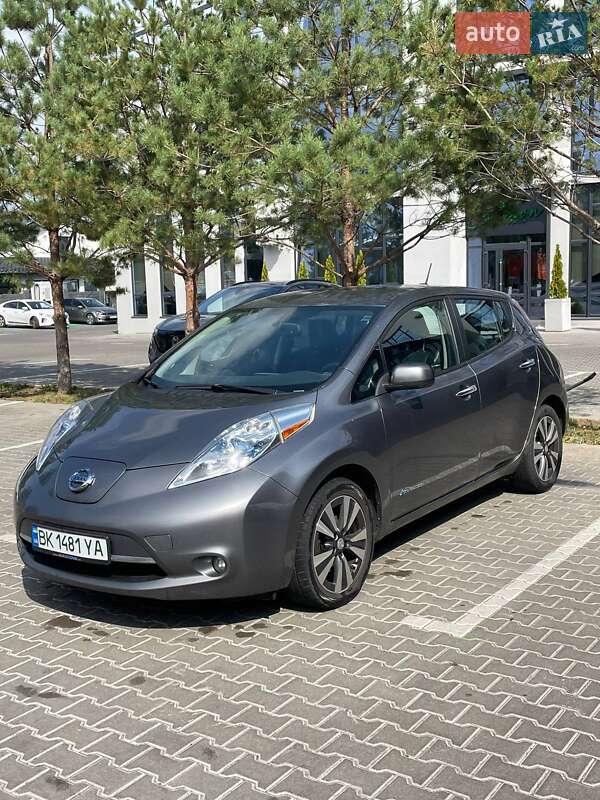 Хэтчбек Nissan Leaf 2014 в Ровно