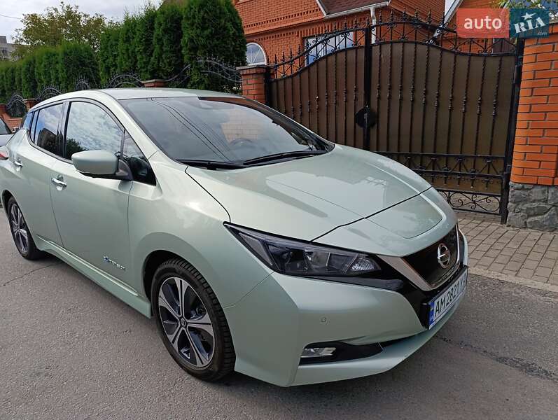 Хэтчбек Nissan Leaf 2018 в Звягеле Хэтчбек Nissan Leaf 2018 в Звягеле