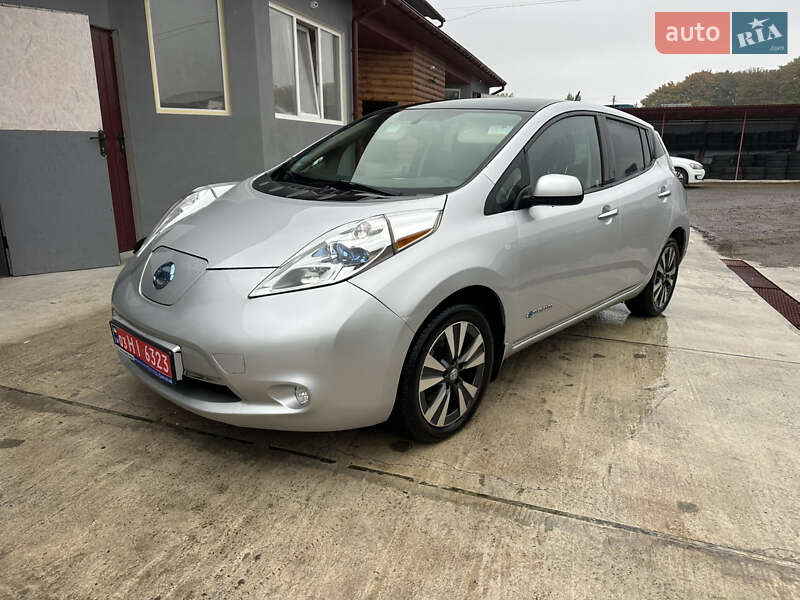 Хэтчбек Nissan Leaf 2015 в Сокале