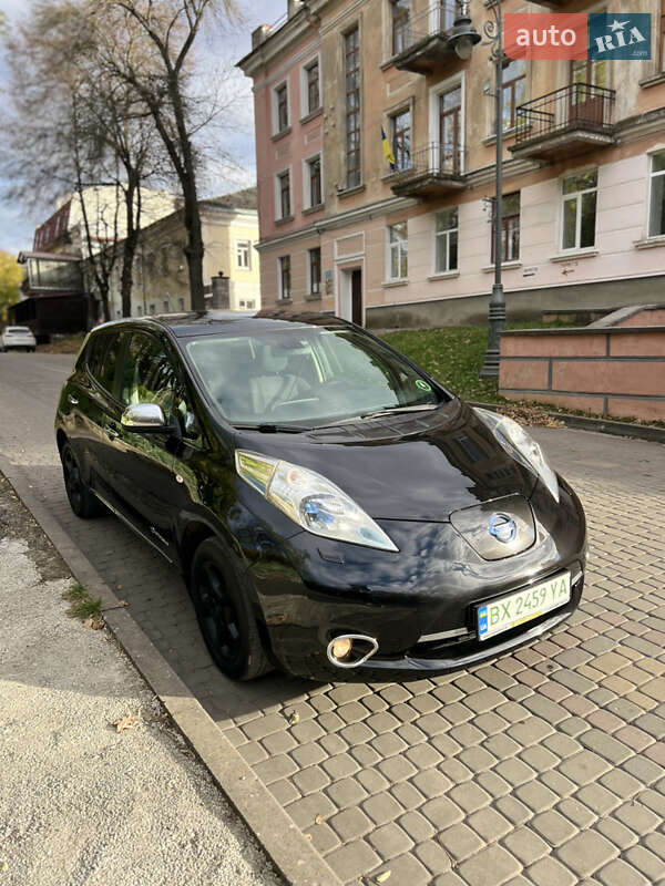 Хетчбек Nissan Leaf 2013 в Кам'янець-Подільському