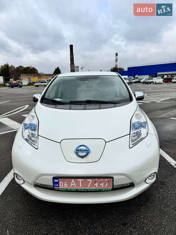 Хэтчбек Nissan Leaf 2015 в Житомире Хэтчбек Nissan Leaf 2015 в Житомире