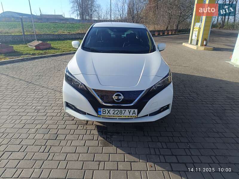 Хэтчбек Nissan Leaf 2019 в Городке