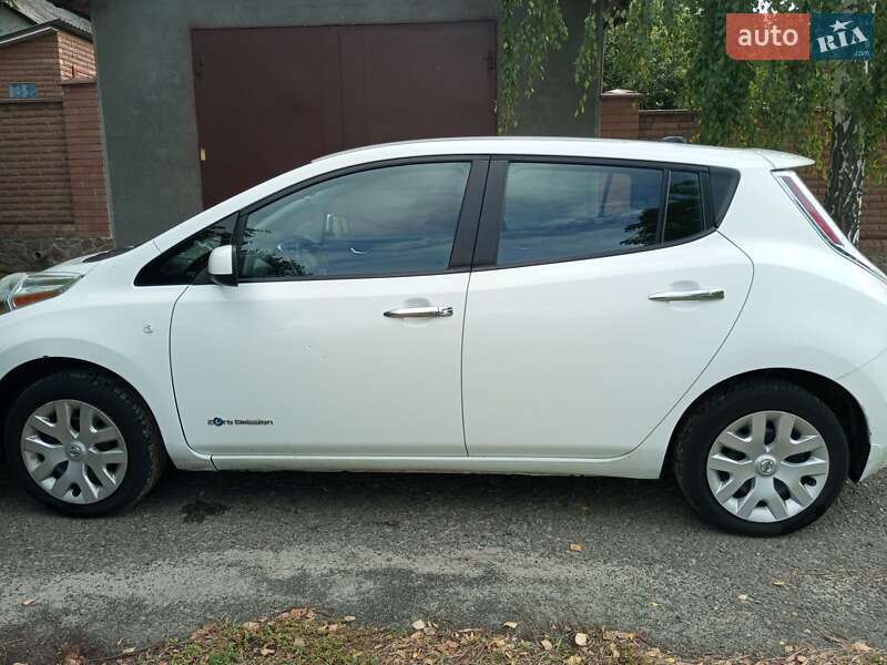 Хэтчбек Nissan Leaf 2014 в Киеве Хэтчбек Nissan Leaf 2014 в Киеве