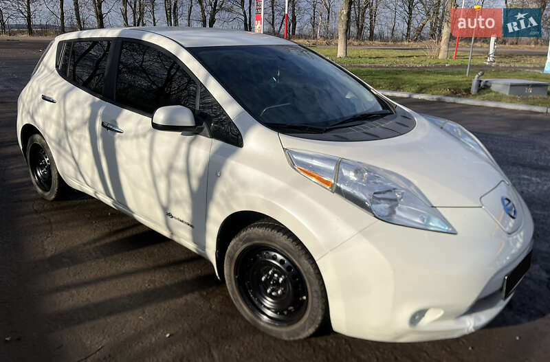 Хэтчбек Nissan Leaf 2015 в Львове