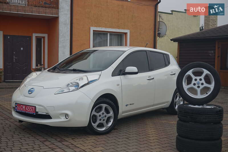 Хэтчбек Nissan Leaf 2013 в Самборе Хэтчбек Nissan Leaf 2013 в Самборе