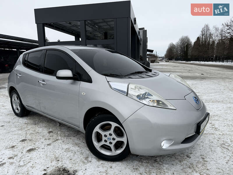 Хэтчбек Nissan Leaf 2011 в Умани