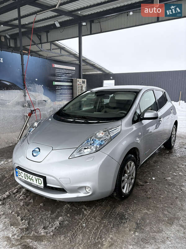 Хэтчбек Nissan Leaf 2012 в Львове Хэтчбек Nissan Leaf 2012 в Львове