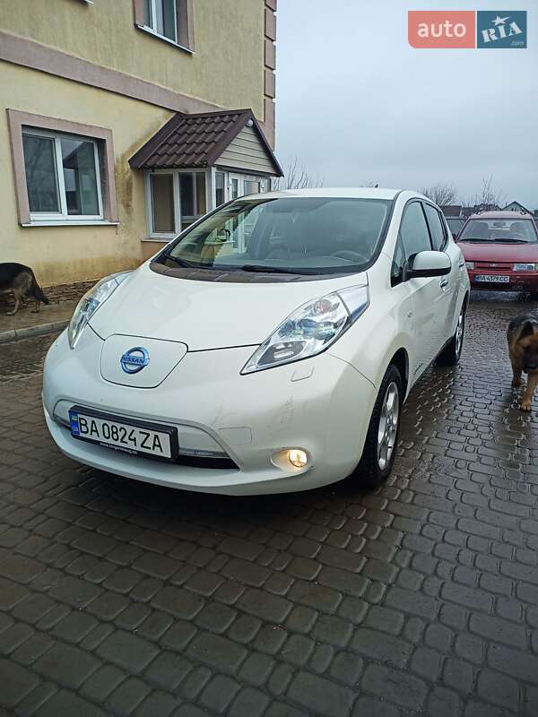 Хэтчбек Nissan Leaf 2011 в Кропивницком