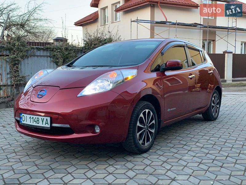 Хэтчбек Nissan Leaf 2015 в Львове