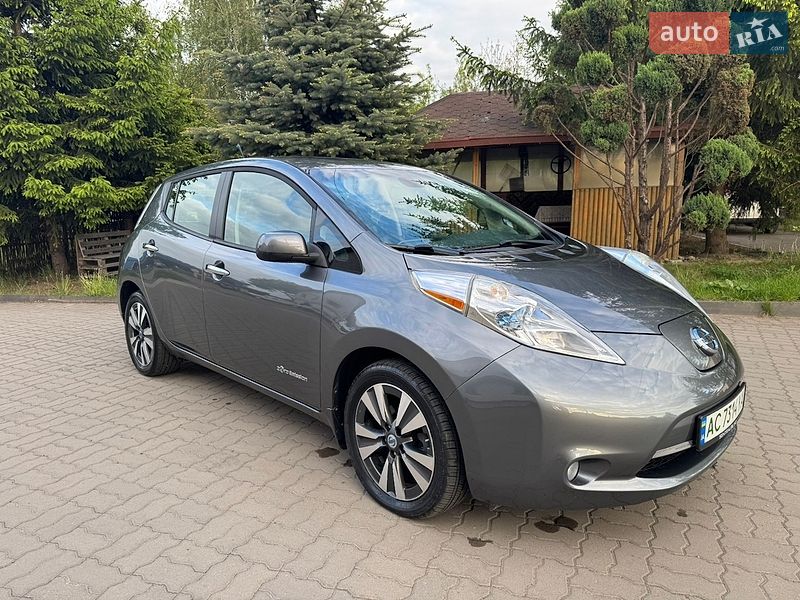 Хэтчбек Nissan Leaf 2014 в Нововолынске Хэтчбек Nissan Leaf 2014 в Нововолынске