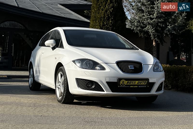 Хэтчбек SEAT Leon 2011 в Львове