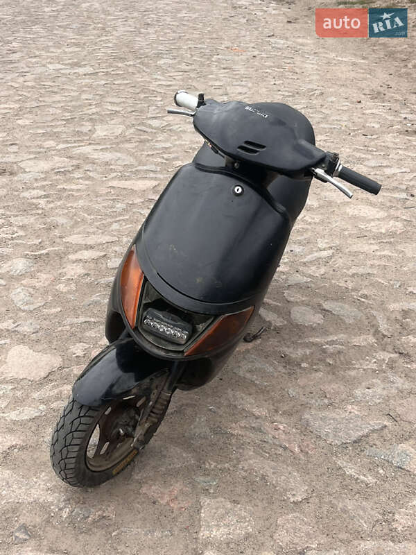 Скутер Suzuki Lets 2011 в Никополе