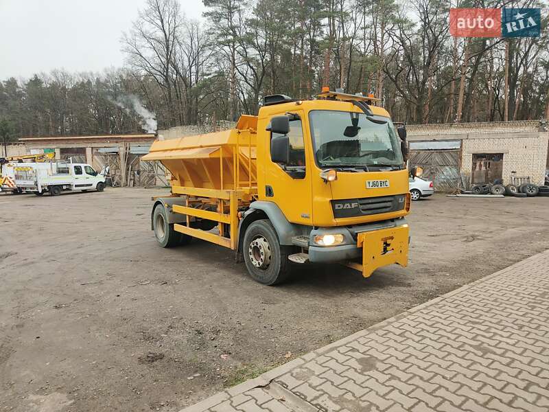Пескоразбрасывающая машина DAF LF 2010 в Луцке