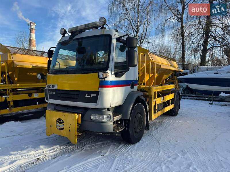Пескоразбрасывающая машина DAF LF 2013 в Житомире
