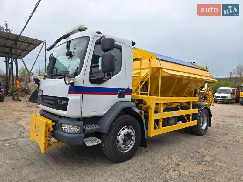 Пескоразбрасывающая машина DAF LF 2013 в Болграде