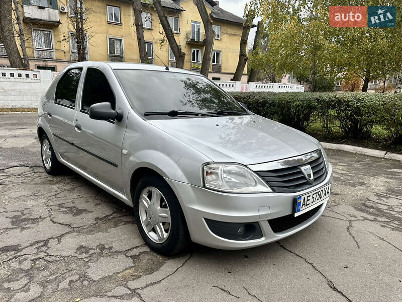 Седан Dacia Logan 2008 в Кам'янському