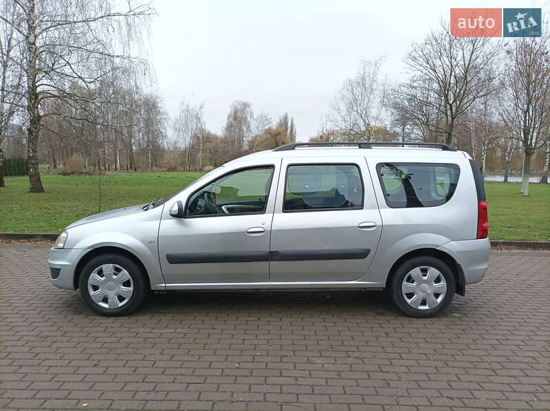 Седан Dacia Logan 2012 в Ровно