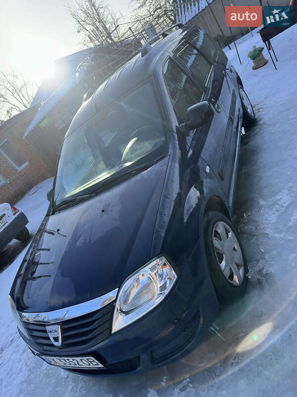 Седан Dacia Logan 2010 в Богодухове