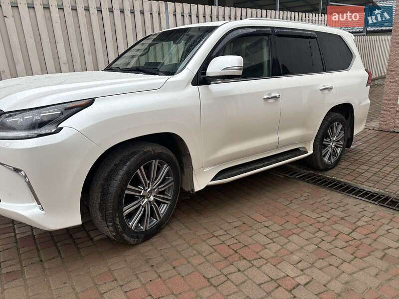 Позашляховик / Кросовер Lexus LX 2016 в Чернівцях