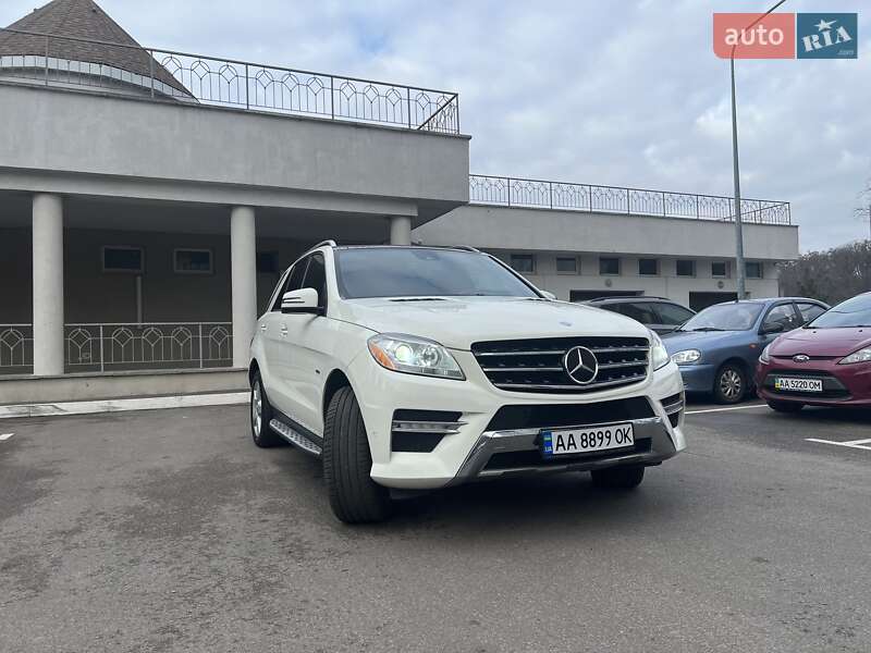 Позашляховик / Кросовер Mercedes-Benz M-Class 2012 в Києві