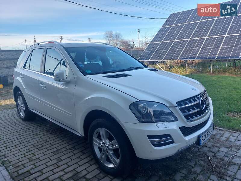 Внедорожник / Кроссовер Mercedes-Benz M-Class 2010 в Ужгороде