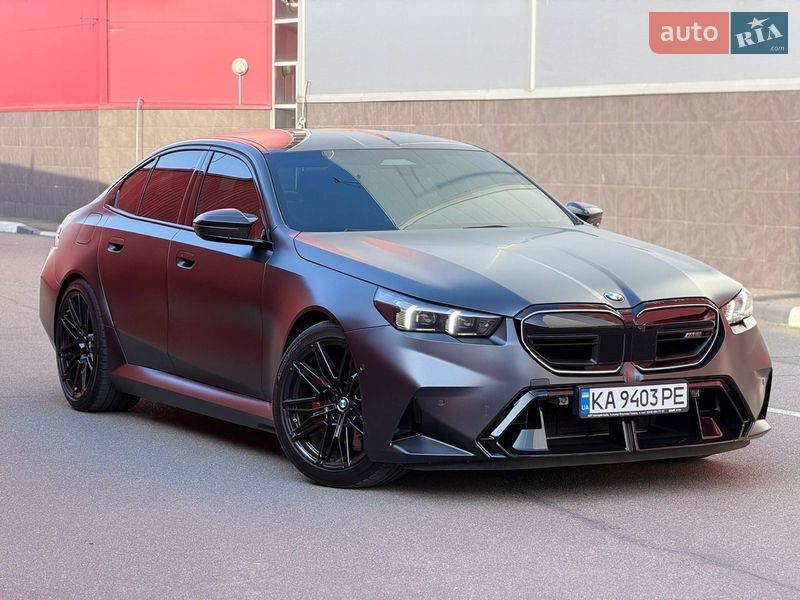 Седан BMW M5 2025 в Киеве