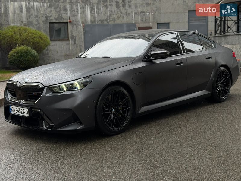 Седан BMW M5 2025 в Киеве