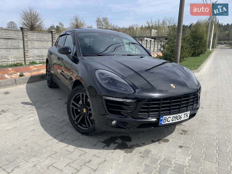 Внедорожник / Кроссовер Porsche Macan 2017 в Новояворовске