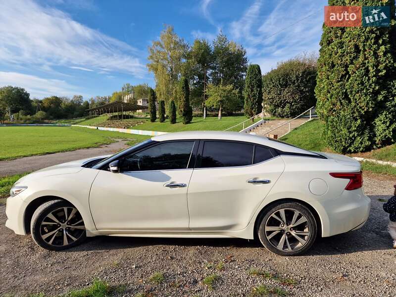 Седан Nissan Maxima 2018 в Борщеве